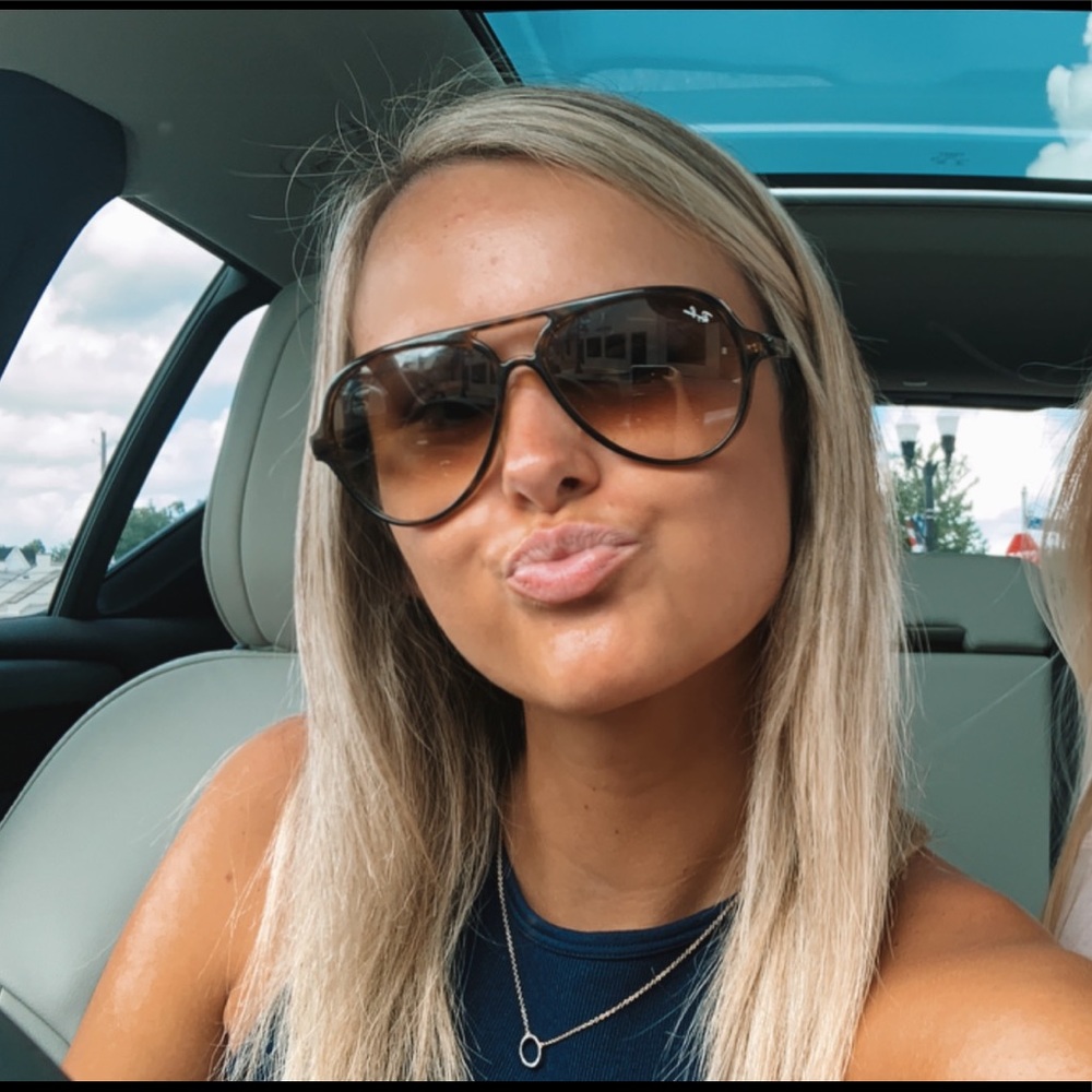 Meet your Posher, Makayla